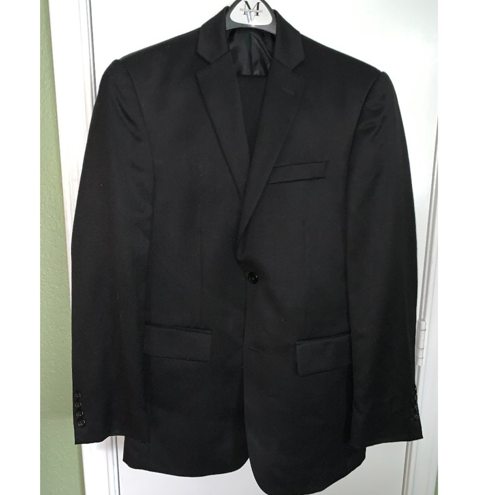 Wilke Rodriguez Black Suit (39R 29W)